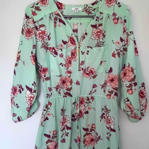 Floral Blouse with zipper size M 3/4 sleeve - Picture 1 of 3